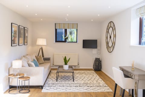 Ambling Along Apartment in Wycombe District