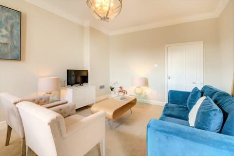 Regency Glow Apartment in Cheltenham