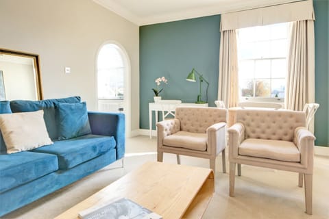 Regency Glow Apartment in Cheltenham