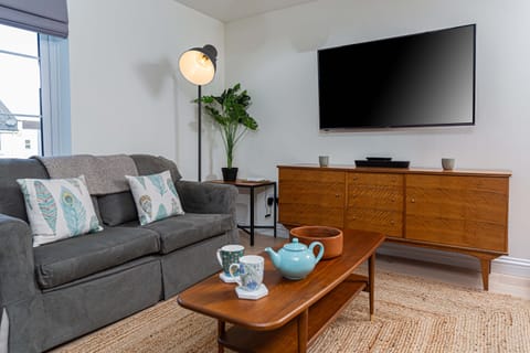 Reading Tea Leaves Apartment in Cheltenham