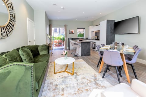 Horses for Courses Apartment in Cheltenham