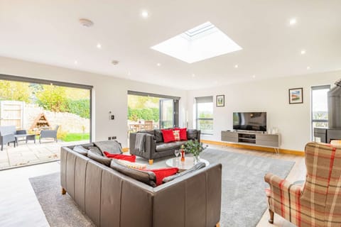 Painted On The Sky Apartment in Stroud