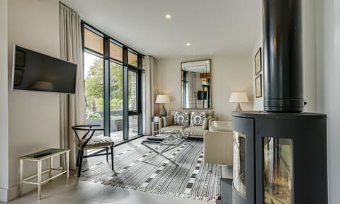 Rivers Edge Apartment in England