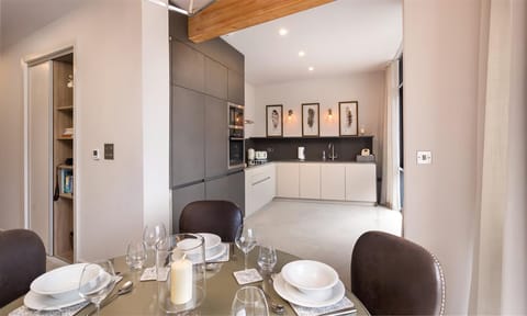 Rivers Edge Apartment in England