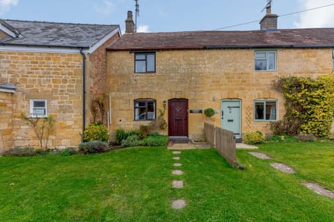 Wildflower Wonder Apartment in Broadway