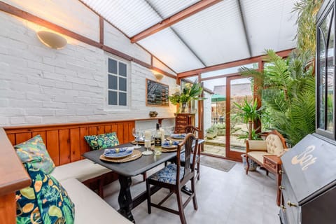 Wildflower Wonder Apartment in Broadway