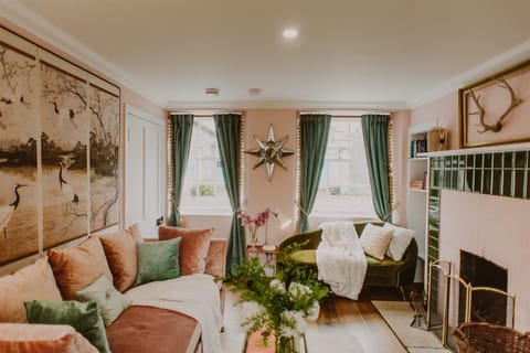 Under The Camellia Tree Apartment in England