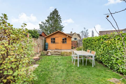 Rambler's Reward Apartment in Winchcombe