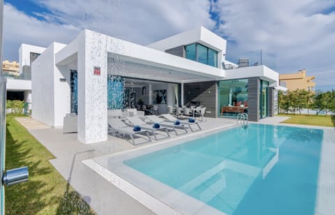 Free Fallin' Apartment in Sitio de Calahonda