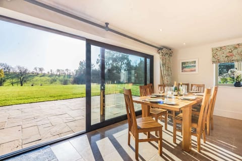 Honey Bee House Apartment in Cherwell District