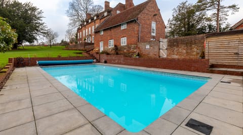 Robin Redbreast Villa in Malvern Hills District