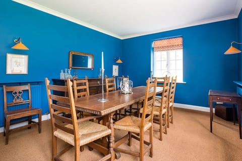 What's The Time? House in England