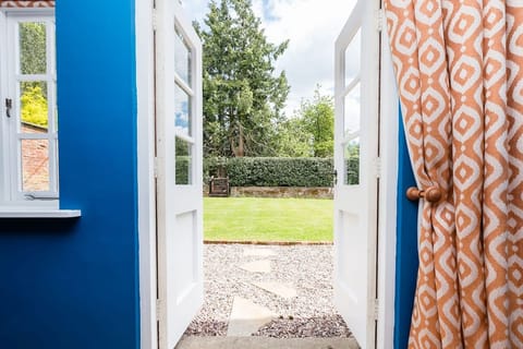 What's The Time? House in England