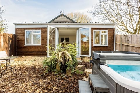 Wood Anemone Apartment in East Dorset District