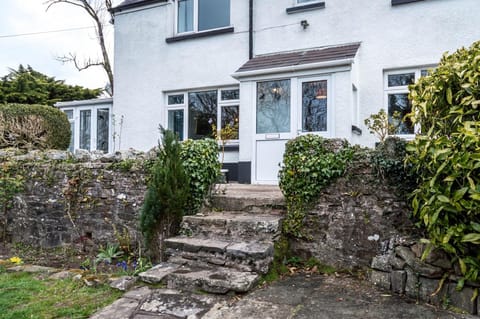 The Fuzzy Blue Sheep Apartment in Amroth