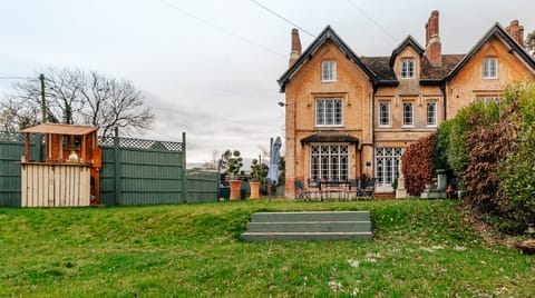Lend Me Your Ears Apartment in Stratford-upon-Avon