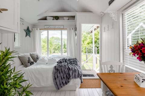 Hop Little Bunny Apartment in East Dorset District