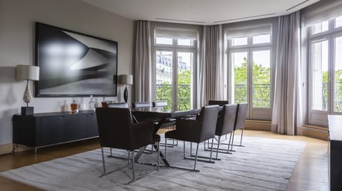 The Crystal Decanter Apartment in Paris