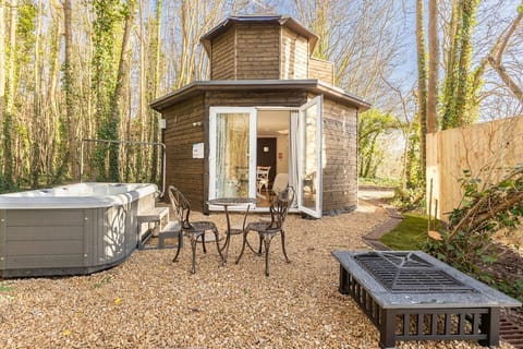 Honey Bee Cottage Apartment in East Dorset District