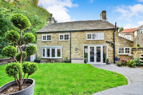 Changing Seasons Apartment in High Peak District