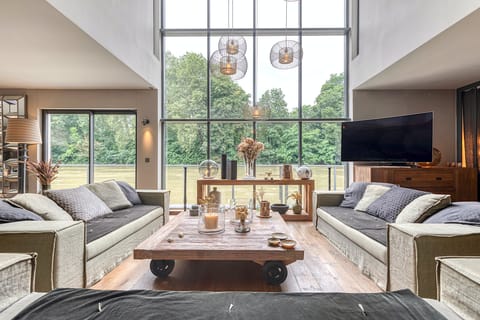 Float Away With Me Docked boat in Puteaux