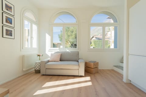 White Negroni Apartment in Tremezzo