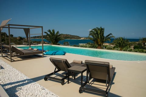 Blue & Lily White Apartment in Halkidiki