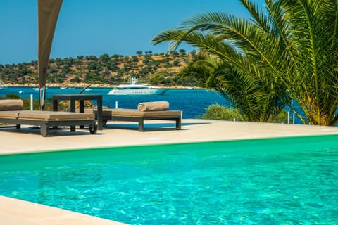 Blue & Lily White Apartment in Halkidiki