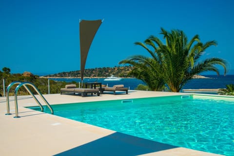 Blue & Lily White Apartment in Halkidiki