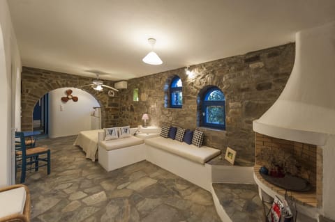 Greek Peony Apartment in Paros, Greece