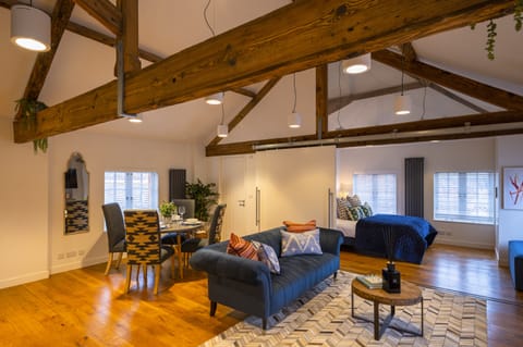 The Winding Water Apartment in Henley-on-Thames