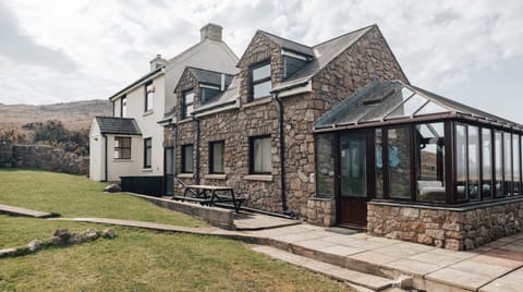 Sun After The Storm Apartment in Wales