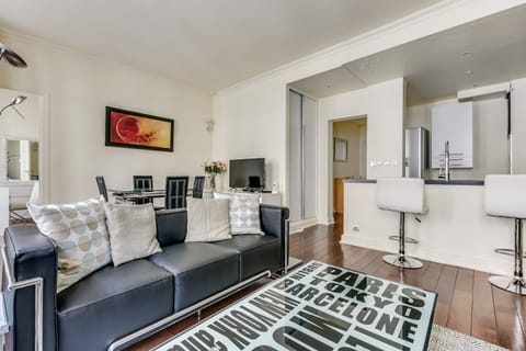 A Drop of Orange Apartment in Paris