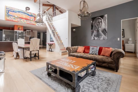 Lightning Storm Apartment in Saint-Gilles