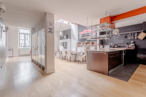 Lightning Storm Apartment in Saint-Gilles