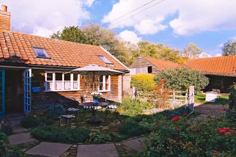 Asking For Roses Apartment in Babergh District