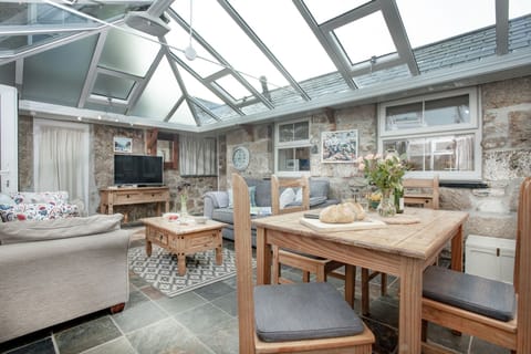 Conservatory Comfort Apartment in England