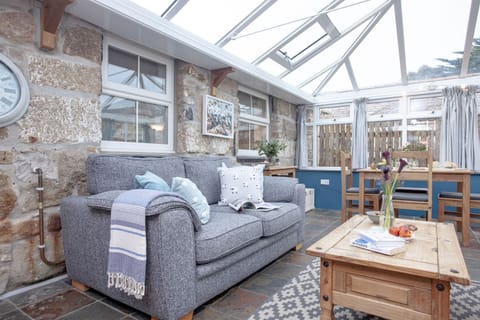 Conservatory Comfort Apartment in England