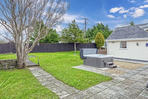 Imagine Dragons Apartment in Aberffraw