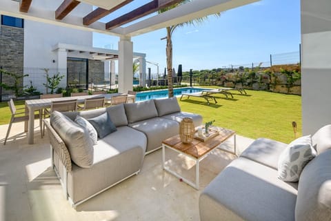 Scandi-chic On The Beach Apartment in Sitio de Calahonda