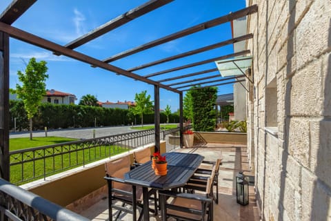 Cherry Candy Apartment in Chaniotis