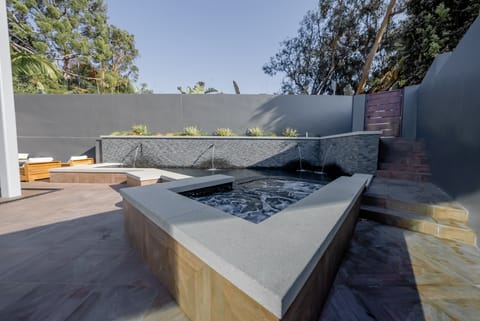 Family Crest Apartment in Beverly Hills