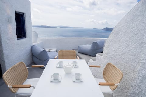 Carved In Caldera Apartment in Oia