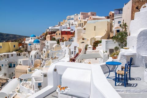 Carved In Caldera Apartment in Oia