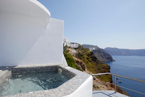Cave In Apartment in Oia