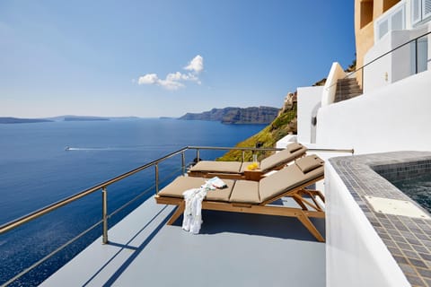 Cave In Apartment in Oia