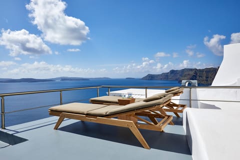 Caldera Cliffs Apartment in Oia