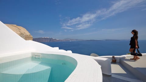All In White Apartment in Oia