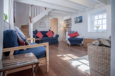 Wild Daffodil Apartment in Martletwy