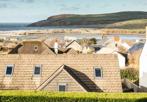 Cwtches On The Coast Apartment in Wales